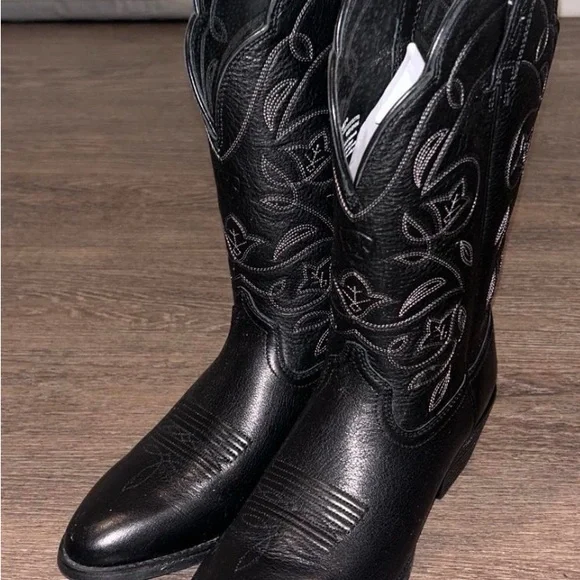 LIKE NEW Ariat Heritage Round Toe Leather Western Boots - Picture 2 of 10